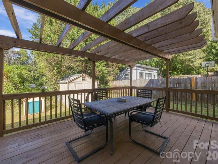 7519 Katherine Drive, Denver, NC 28037.  MLS# CAR4428529, YatesRealty ID 54753. 