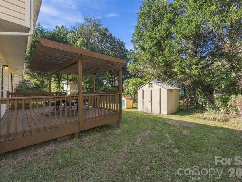 7519 Katherine Drive, Denver, NC 28037.  MLS# CAR4428529, YatesRealty ID 54753. 