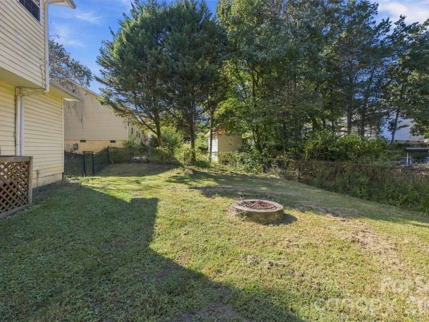 7519 Katherine Drive, Denver, NC 28037.  MLS# CAR4428529, YatesRealty ID 54753. 