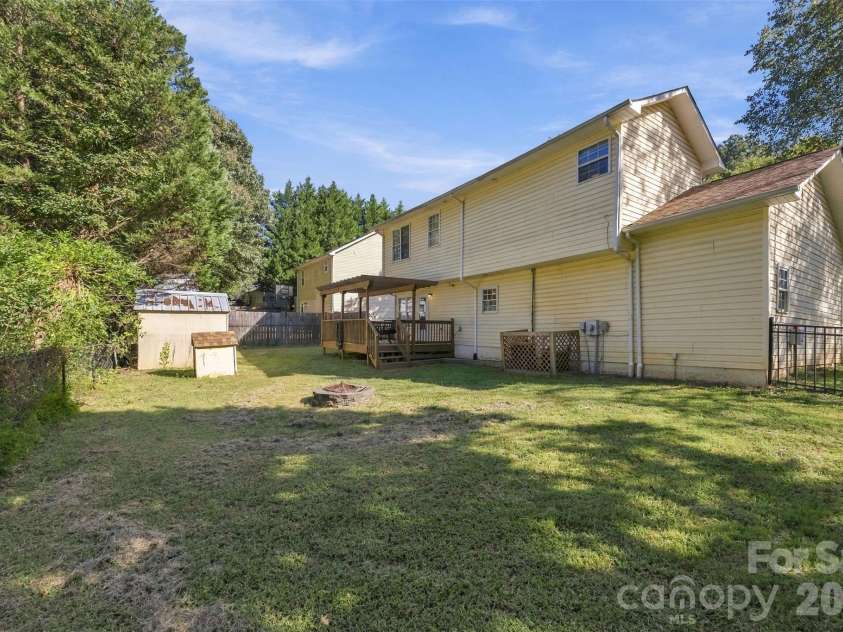 7519 Katherine Drive, Denver, NC 28037.  MLS# CAR4428529, YatesRealty ID 54753. 
