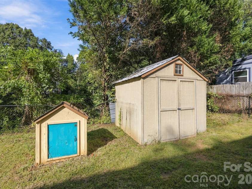 7519 Katherine Drive, Denver, NC 28037.  MLS# CAR4428529, YatesRealty ID 54753. 
