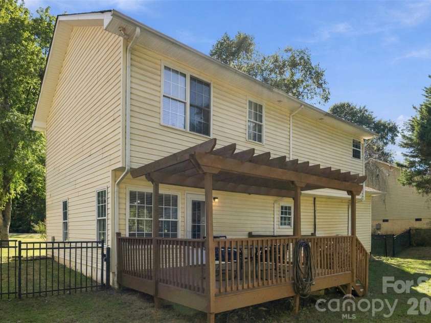 7519 Katherine Drive, Denver, NC 28037.  MLS# CAR4428529, YatesRealty ID 54753. 