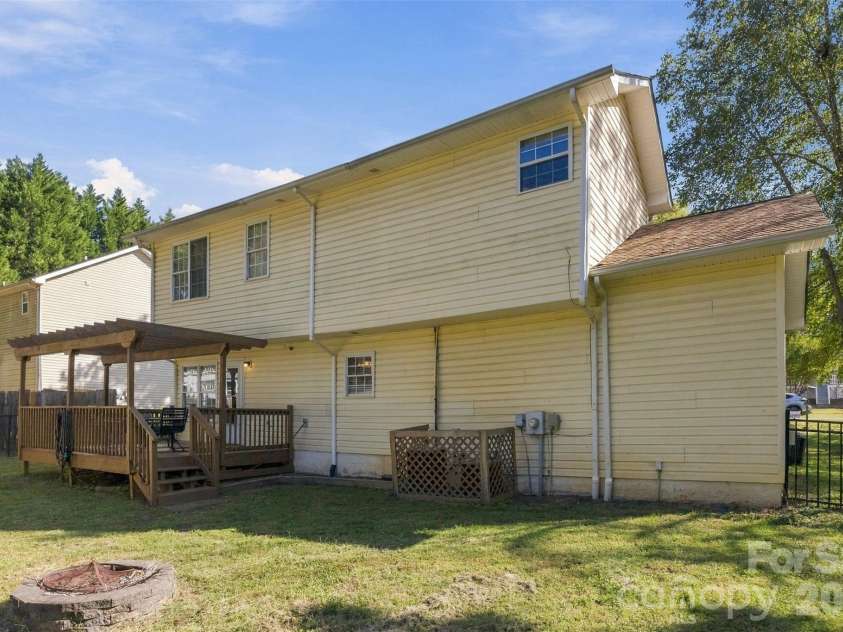 7519 Katherine Drive, Denver, NC 28037.  MLS# CAR4428529, YatesRealty ID 54753. 