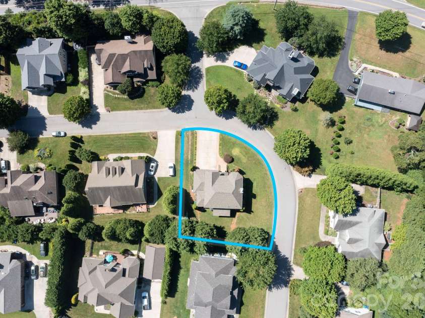 73 Rose Of Sharon Way, Candler, NC 28715.  MLS# CAR4417283, YatesRealty ID 54754. Corner Lot