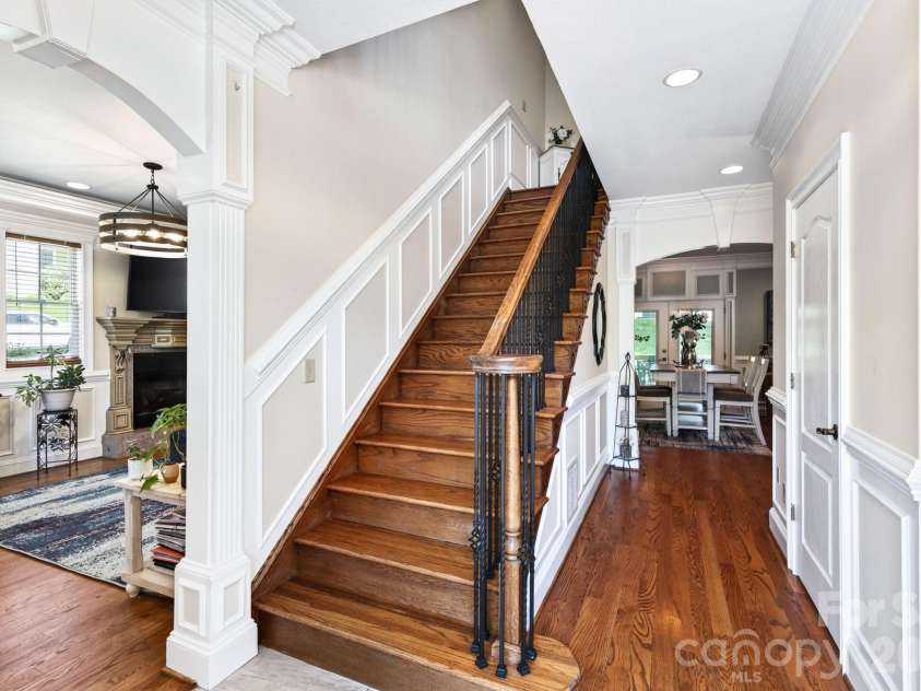 73 Rose Of Sharon Way, Candler, NC 28715.  MLS# CAR4417283, YatesRealty ID 54754. Elaborate Moldings