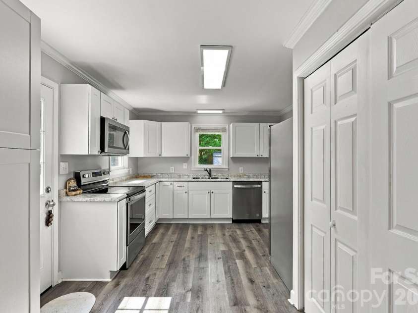 2010 Pine Top Drive, Gastonia, NC 28054.  MLS# CAR4427681, YatesRealty ID 54755. 