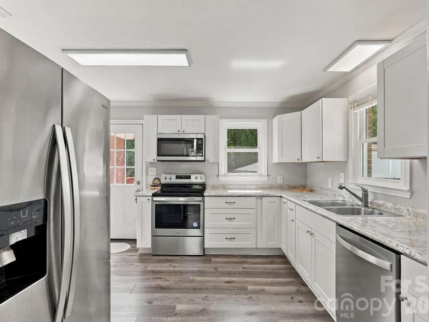 2010 Pine Top Drive, Gastonia, NC 28054.  MLS# CAR4427681, YatesRealty ID 54755. 