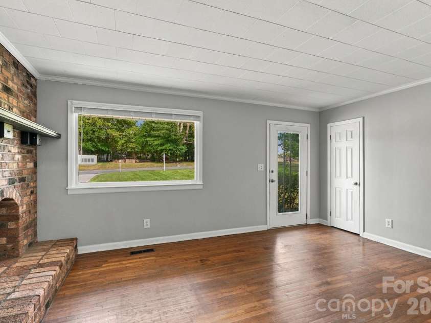2010 Pine Top Drive, Gastonia, NC 28054.  MLS# CAR4427681, YatesRealty ID 54755. 