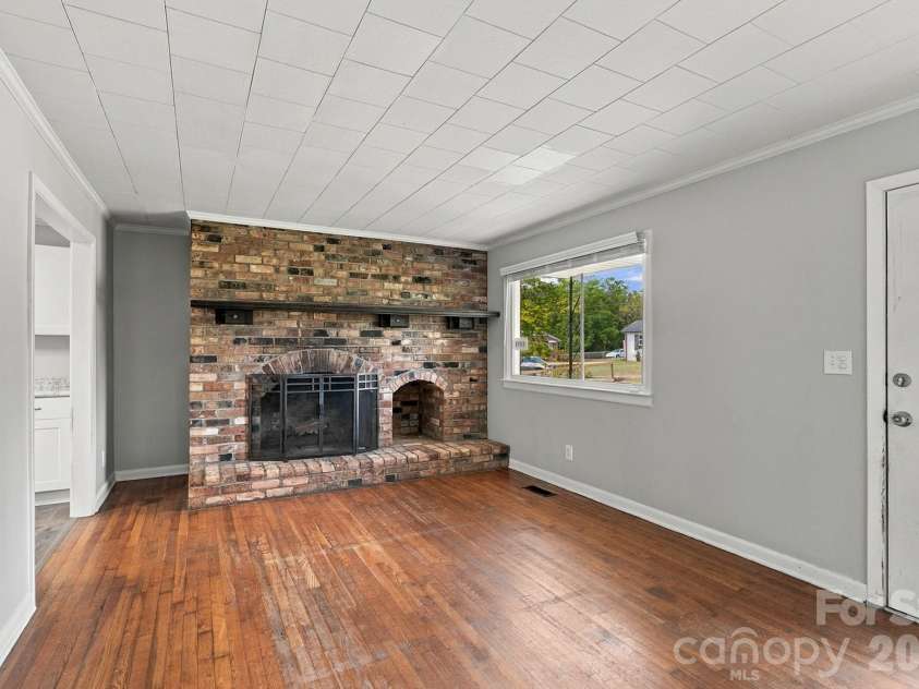 2010 Pine Top Drive, Gastonia, NC 28054.  MLS# CAR4427681, YatesRealty ID 54755. 