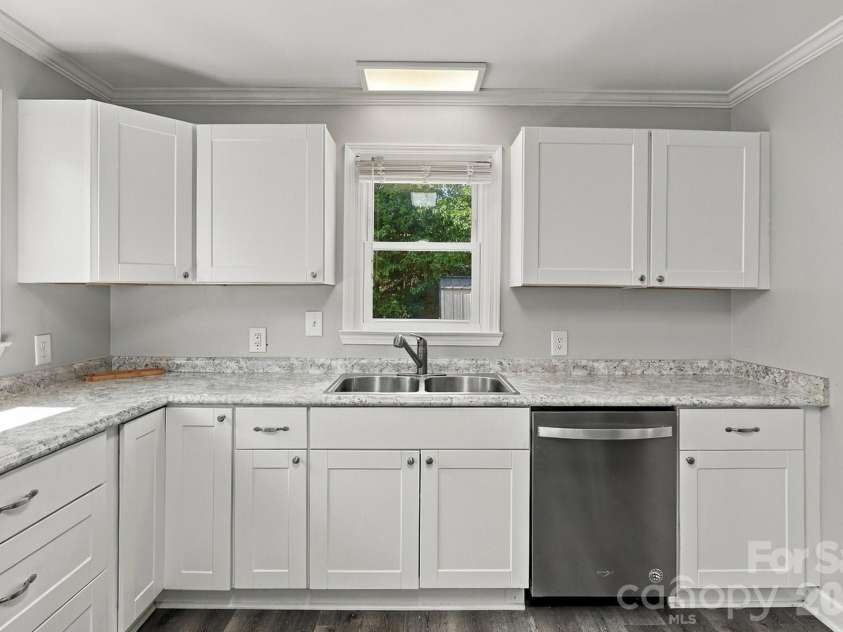 2010 Pine Top Drive, Gastonia, NC 28054.  MLS# CAR4427681, YatesRealty ID 54755. 