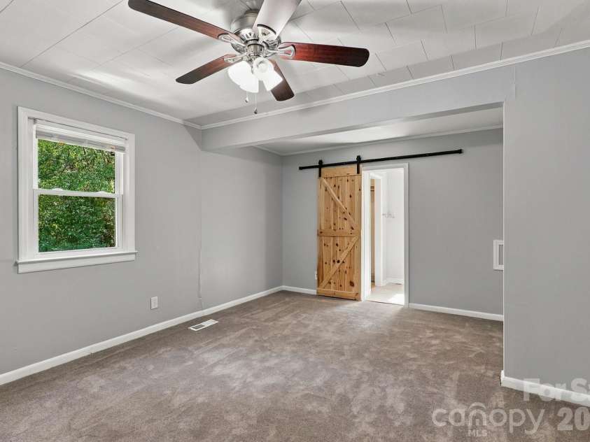 2010 Pine Top Drive, Gastonia, NC 28054.  MLS# CAR4427681, YatesRealty ID 54755. 