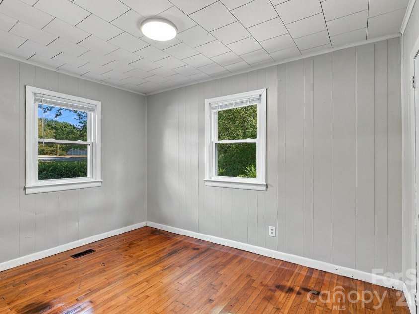 2010 Pine Top Drive, Gastonia, NC 28054.  MLS# CAR4427681, YatesRealty ID 54755. 