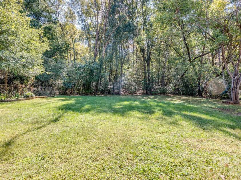 2010 Pine Top Drive, Gastonia, NC 28054.  MLS# CAR4427681, YatesRealty ID 54755. 