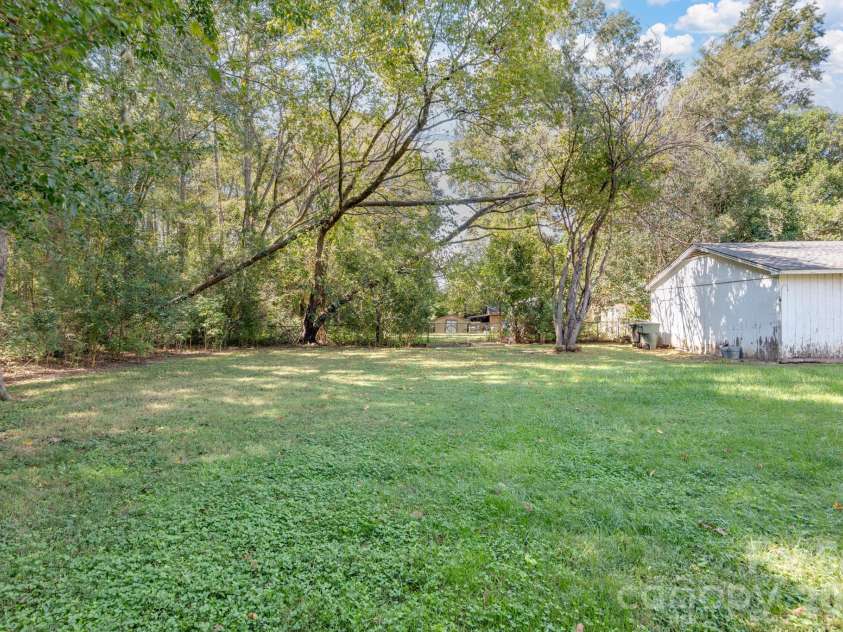 2010 Pine Top Drive, Gastonia, NC 28054.  MLS# CAR4427681, YatesRealty ID 54755. 