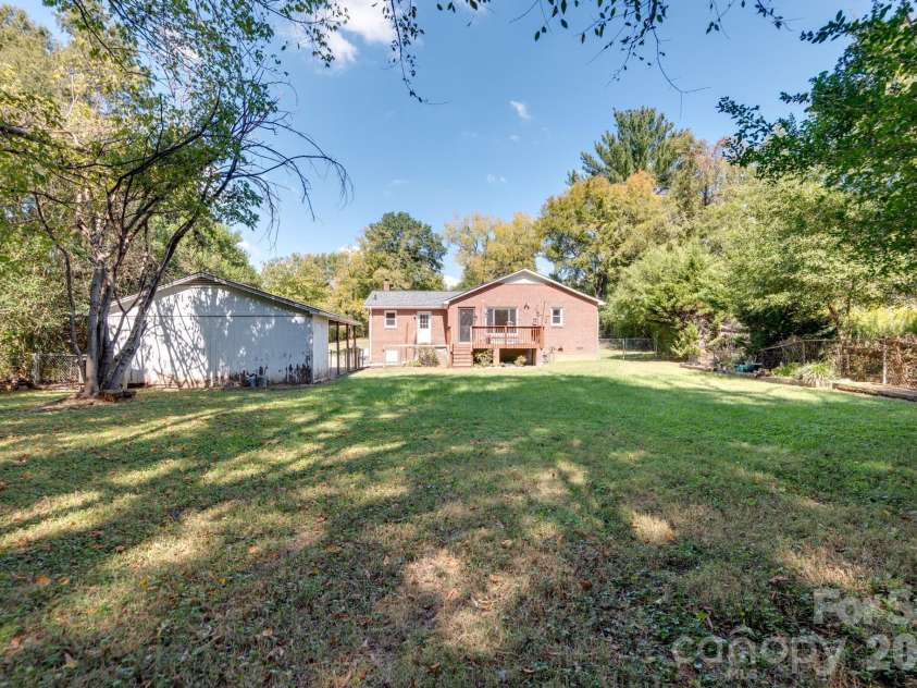 2010 Pine Top Drive, Gastonia, NC 28054.  MLS# CAR4427681, YatesRealty ID 54755. 