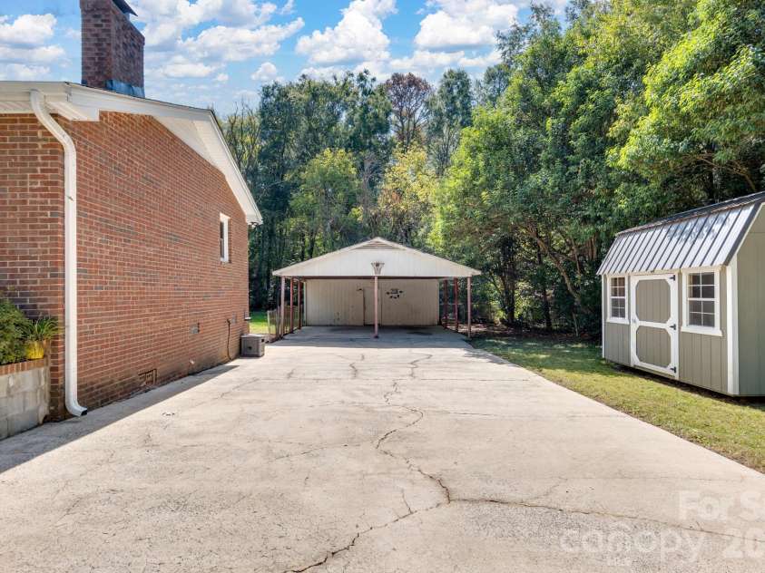 2010 Pine Top Drive, Gastonia, NC 28054.  MLS# CAR4427681, YatesRealty ID 54755. 