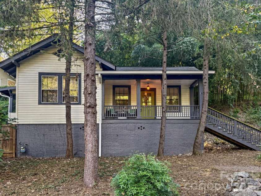 18 Wood Avenue, Asheville, NC 28803.  MLS# CAR4423154, YatesRealty ID 54757. 