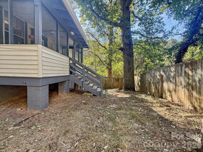 18 Wood Avenue, Asheville, NC 28803.  MLS# CAR4423154, YatesRealty ID 54757. 