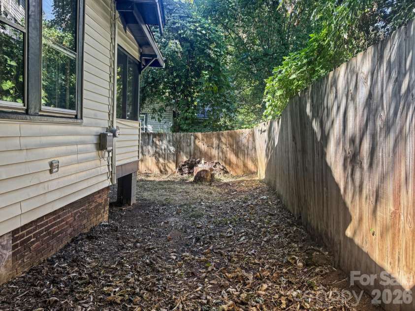 18 Wood Avenue, Asheville, NC 28803.  MLS# CAR4423154, YatesRealty ID 54757. 