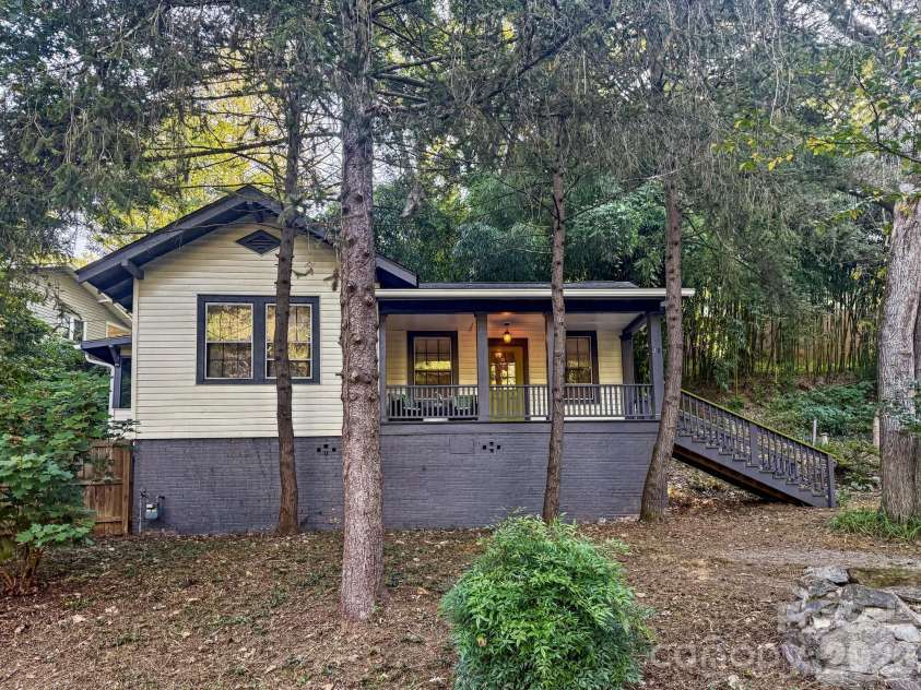 18 Wood Avenue, Asheville, NC 28803.  MLS# CAR4423154, YatesRealty ID 54757. 