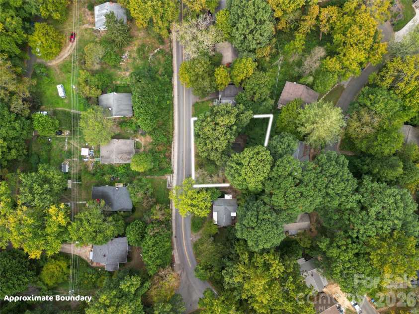 18 Wood Avenue, Asheville, NC 28803.  MLS# CAR4423154, YatesRealty ID 54757. Approximate boundary