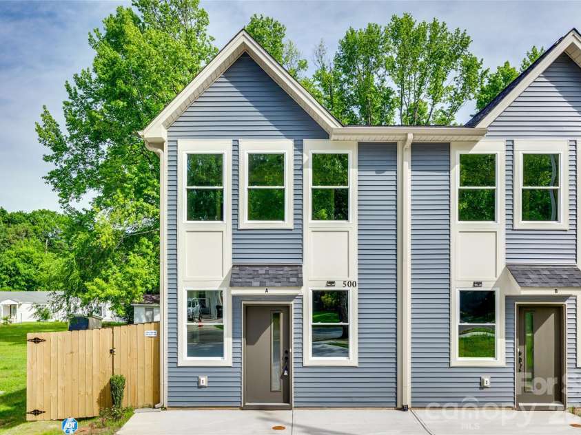 500 Dawn Circle, Charlotte, NC 28213.  MLS# CAR4430890, YatesRealty ID 54759. 
