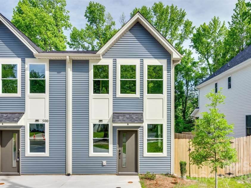 500 Dawn Circle, Charlotte, NC 28213.  MLS# CAR4430890, YatesRealty ID 54759. 