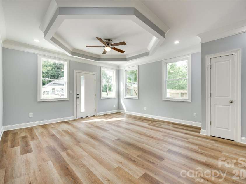 500 Dawn Circle, Charlotte, NC 28213.  MLS# CAR4430890, YatesRealty ID 54759. 