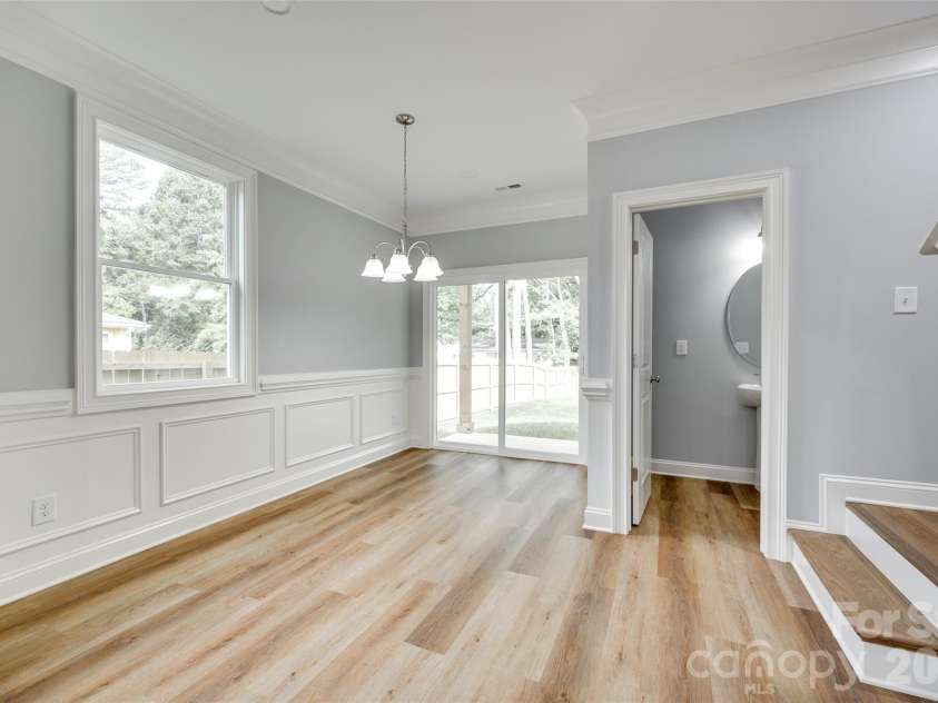 500 Dawn Circle, Charlotte, NC 28213.  MLS# CAR4430890, YatesRealty ID 54759. 