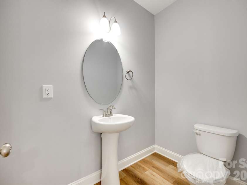 500 Dawn Circle, Charlotte, NC 28213.  MLS# CAR4430890, YatesRealty ID 54759. 
