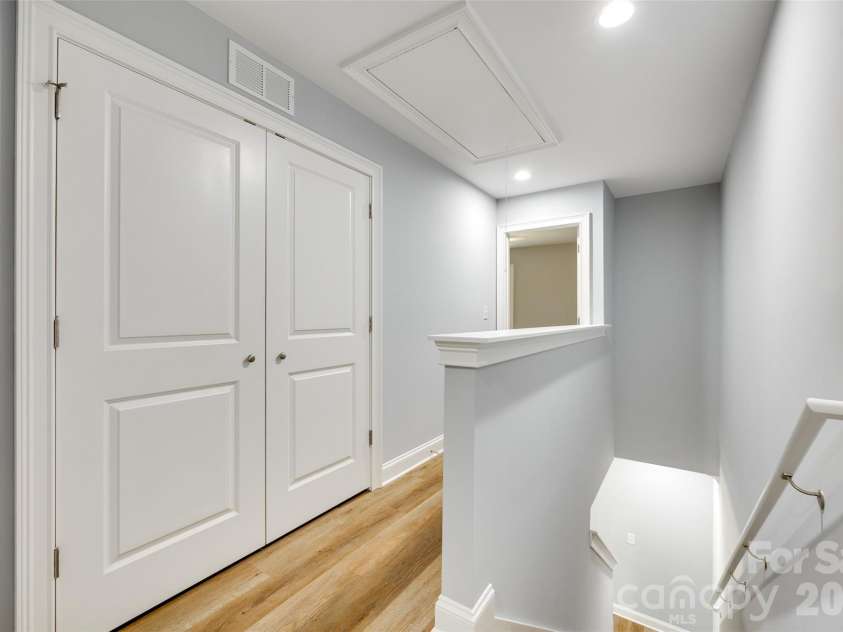 500 Dawn Circle, Charlotte, NC 28213.  MLS# CAR4430890, YatesRealty ID 54759. 