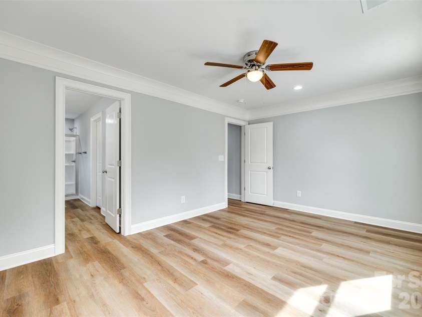 500 Dawn Circle, Charlotte, NC 28213.  MLS# CAR4430890, YatesRealty ID 54759. 
