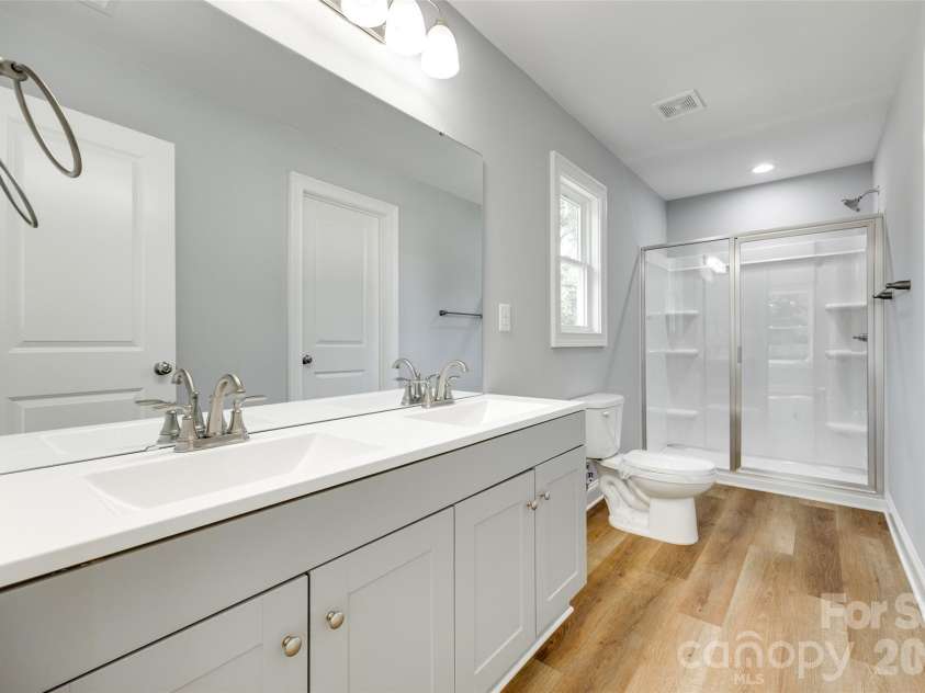 500 Dawn Circle, Charlotte, NC 28213.  MLS# CAR4430890, YatesRealty ID 54759. 