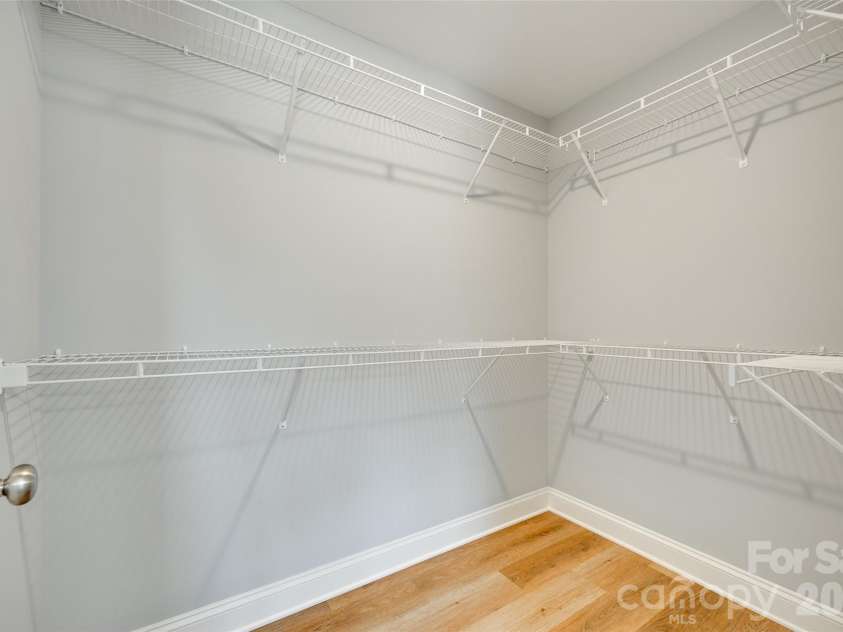 500 Dawn Circle, Charlotte, NC 28213.  MLS# CAR4430890, YatesRealty ID 54759. 