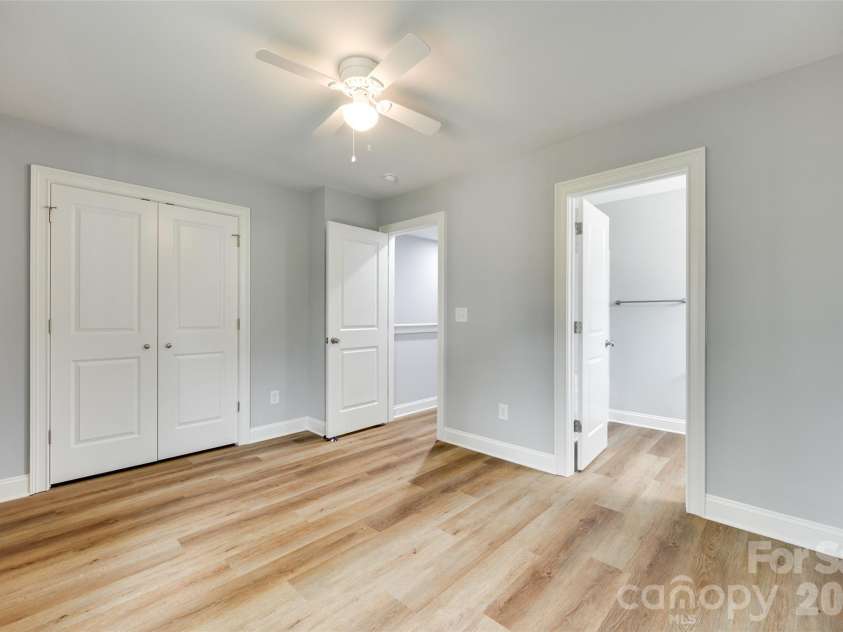 500 Dawn Circle, Charlotte, NC 28213.  MLS# CAR4430890, YatesRealty ID 54759. 