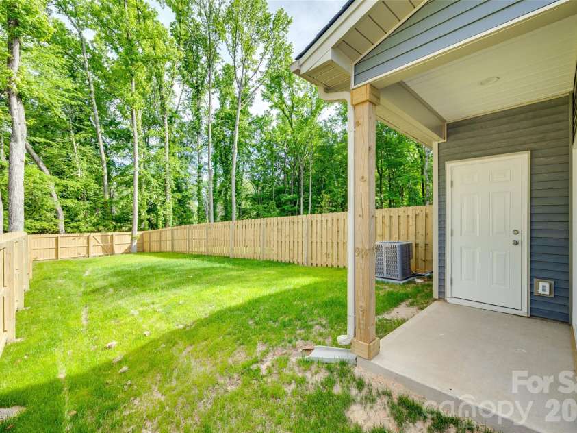 500 Dawn Circle, Charlotte, NC 28213.  MLS# CAR4430890, YatesRealty ID 54759. 