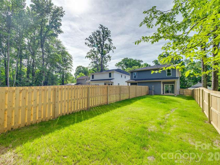 500 Dawn Circle, Charlotte, NC 28213.  MLS# CAR4430890, YatesRealty ID 54759. 