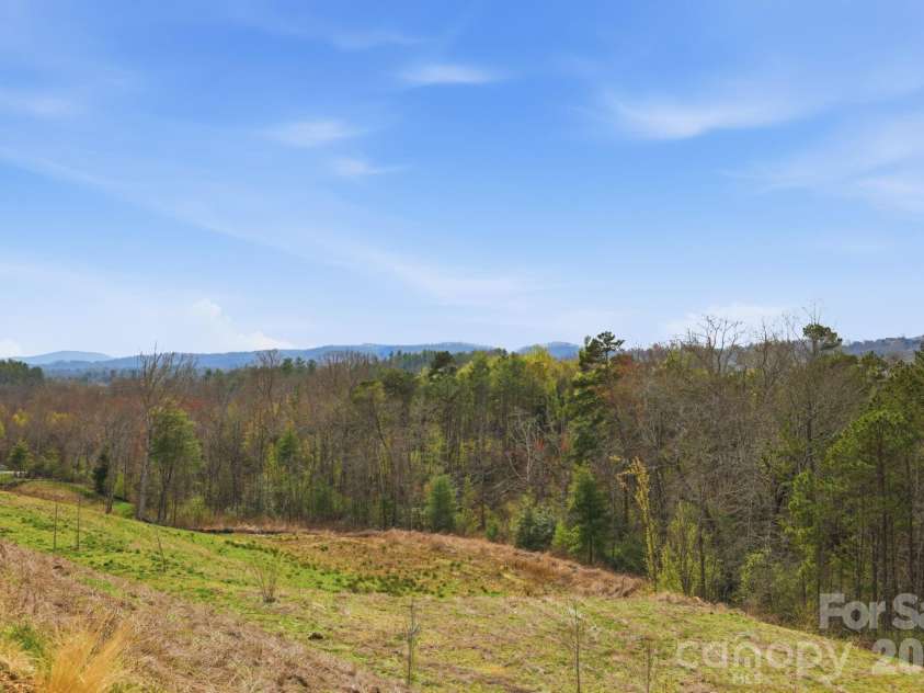 265 Fox Cove Road, Hendersonville, NC 28792.  MLS# CAR4356142, YatesRealty ID 5476. Gorgeous mountain views! 