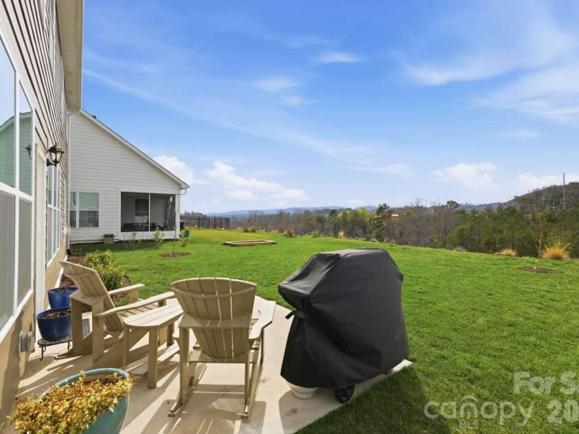 265 Fox Cove Road, Hendersonville, NC 28792.  MLS# CAR4356142, YatesRealty ID 5476. Gorgeous mountain views! 