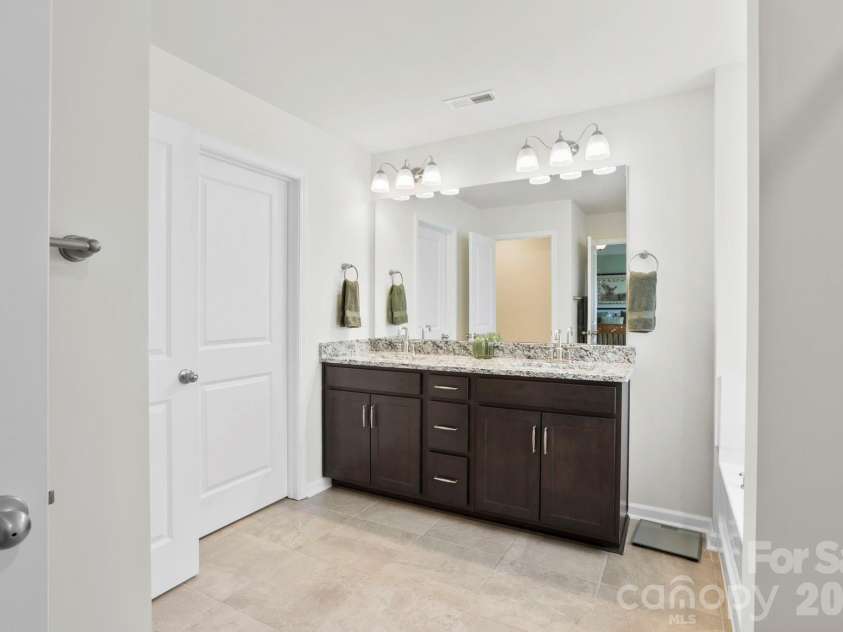 265 Fox Cove Road, Hendersonville, NC 28792.  MLS# CAR4356142, YatesRealty ID 5476. Primary bathroom 