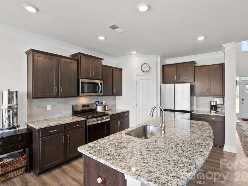 265 Fox Cove Road, Hendersonville, NC 28792.  MLS# CAR4356142, YatesRealty ID 5476. Spacious chefs kitchen with granite countertops