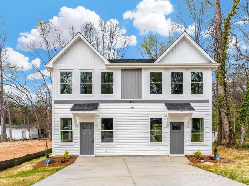 452 Dawn Circle, Charlotte, NC 28213.  MLS# CAR4430090, YatesRealty ID 54760. 
