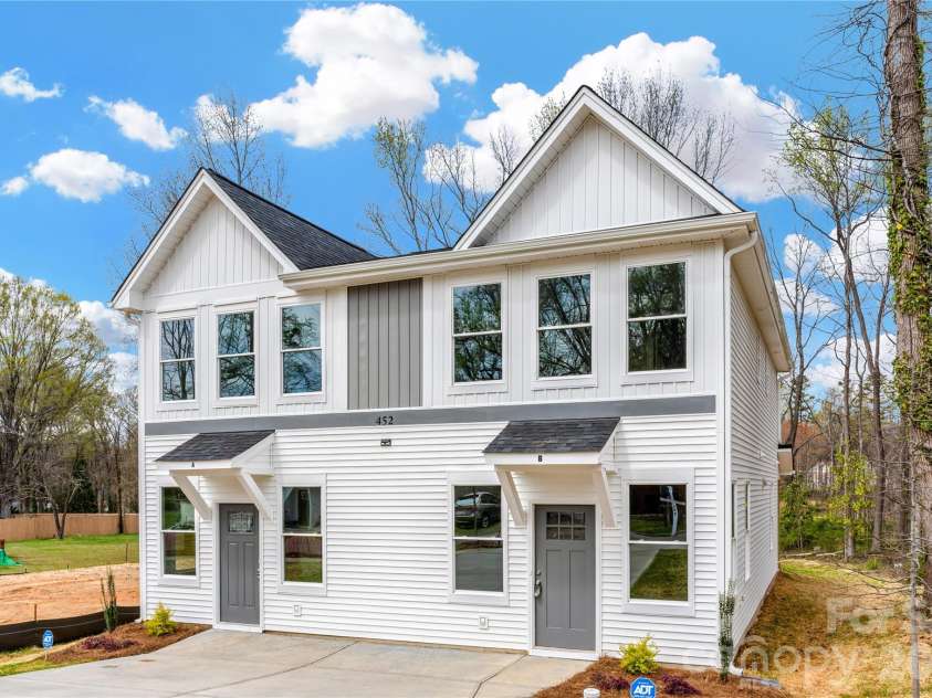 452 Dawn Circle, Charlotte, NC 28213.  MLS# CAR4430090, YatesRealty ID 54760. 
