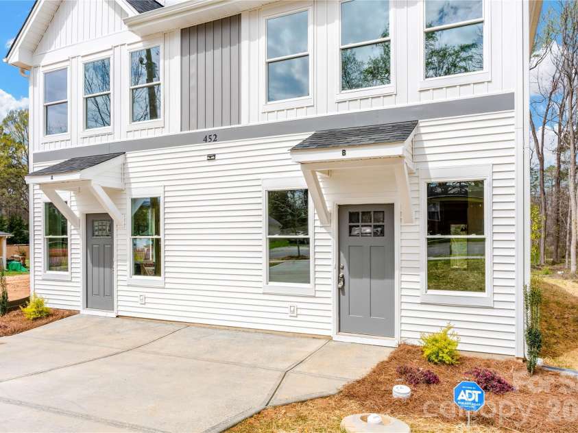 452 Dawn Circle, Charlotte, NC 28213.  MLS# CAR4430090, YatesRealty ID 54760. 