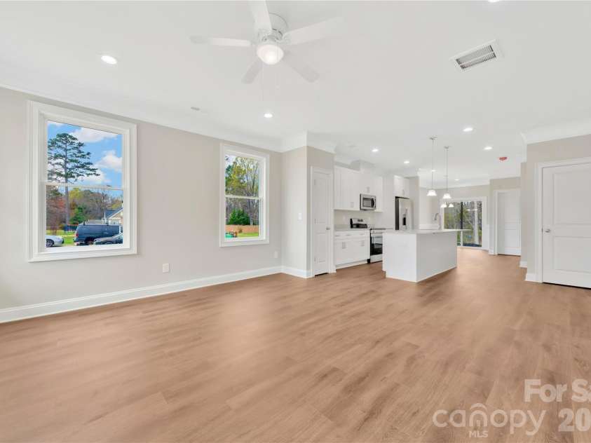 452 Dawn Circle, Charlotte, NC 28213.  MLS# CAR4430090, YatesRealty ID 54760. 