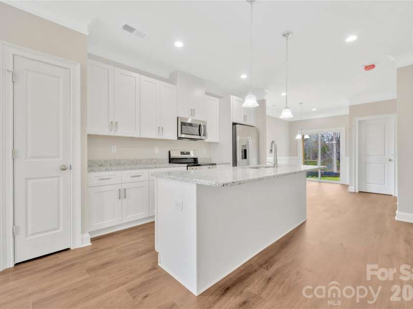452 Dawn Circle, Charlotte, NC 28213.  MLS# CAR4430090, YatesRealty ID 54760. 