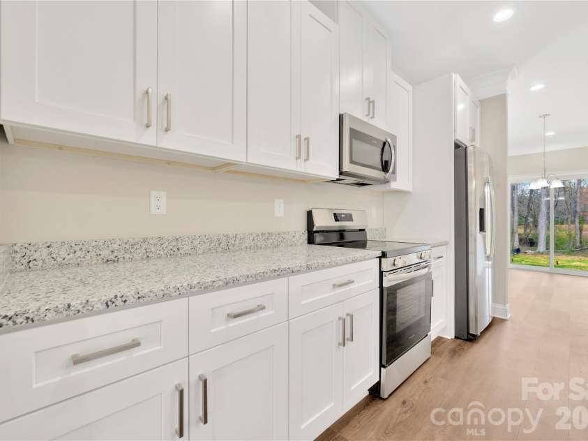 452 Dawn Circle, Charlotte, NC 28213.  MLS# CAR4430090, YatesRealty ID 54760. 