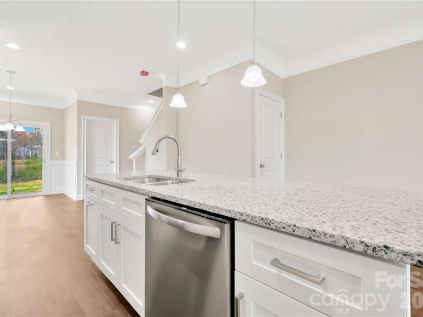 452 Dawn Circle, Charlotte, NC 28213.  MLS# CAR4430090, YatesRealty ID 54760. 