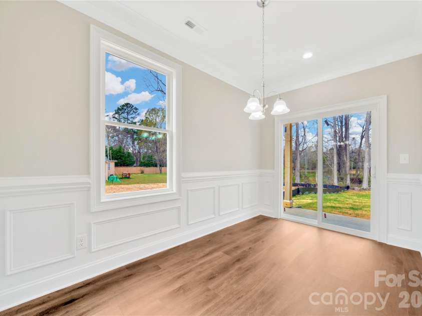 452 Dawn Circle, Charlotte, NC 28213.  MLS# CAR4430090, YatesRealty ID 54760. 