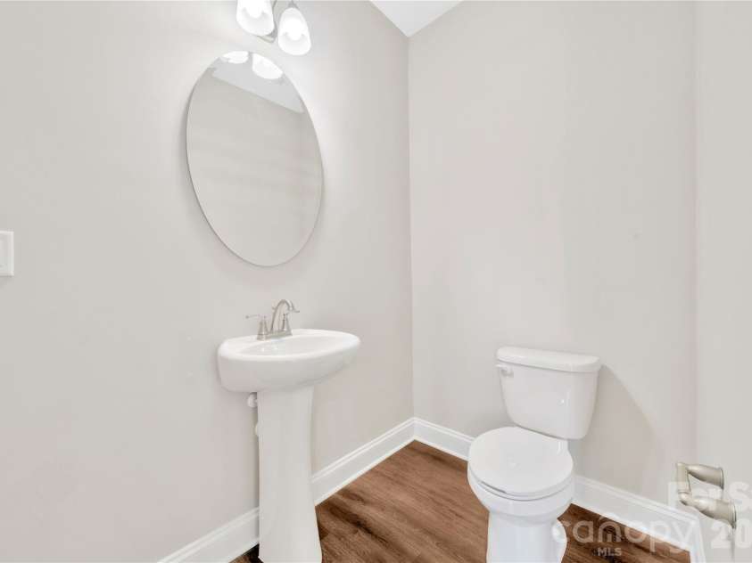 452 Dawn Circle, Charlotte, NC 28213.  MLS# CAR4430090, YatesRealty ID 54760. 